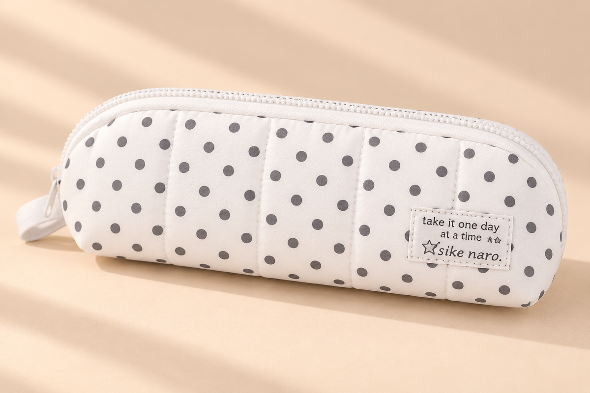 Belleora Dottie™ – Estuche Acolchado de Lunares