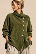 Belleora Elara™ – Sobrecamisa de Pana Asimétrica con Cuello Alto