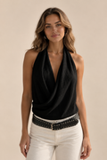 Belleora Maica™ – Top Halter Drapeado con Espalda Abierta