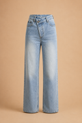 Belleora Cristina™ – Jeans Rectos de Cintura Asimétrica