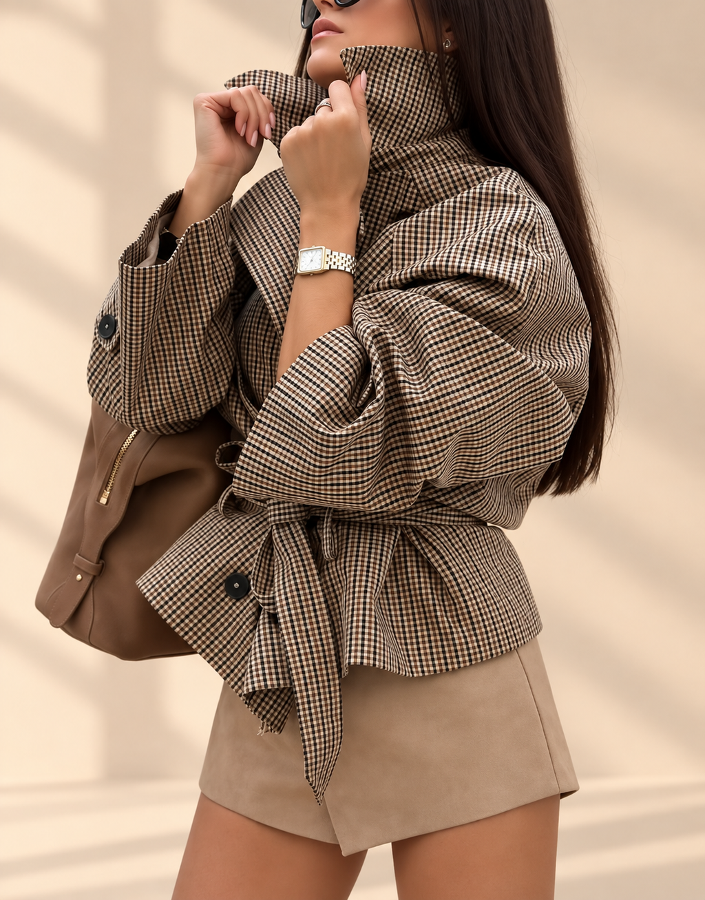 Belleora Grecia™ – Gabardina Corta de Cuadros con Cinturón