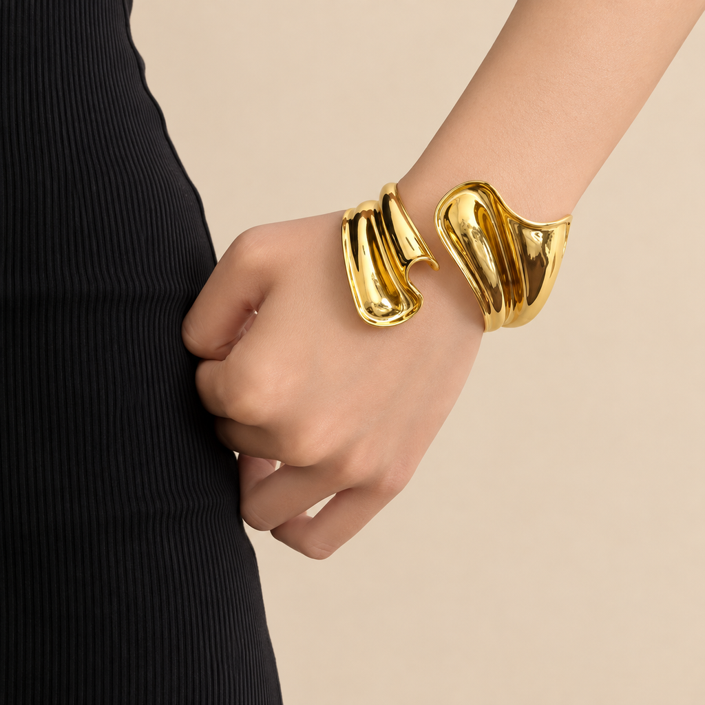 Belleora Aura™ – Brazalete Escultural Metálico
