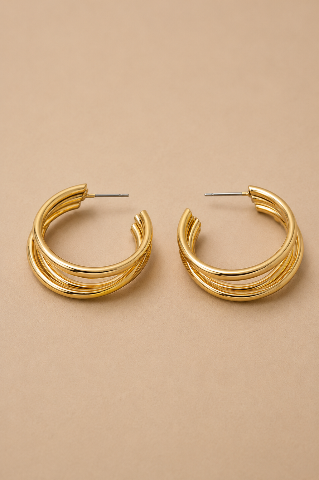 Belleora Tina™ – Pendientes Metálicos de Círculos Superpuestos