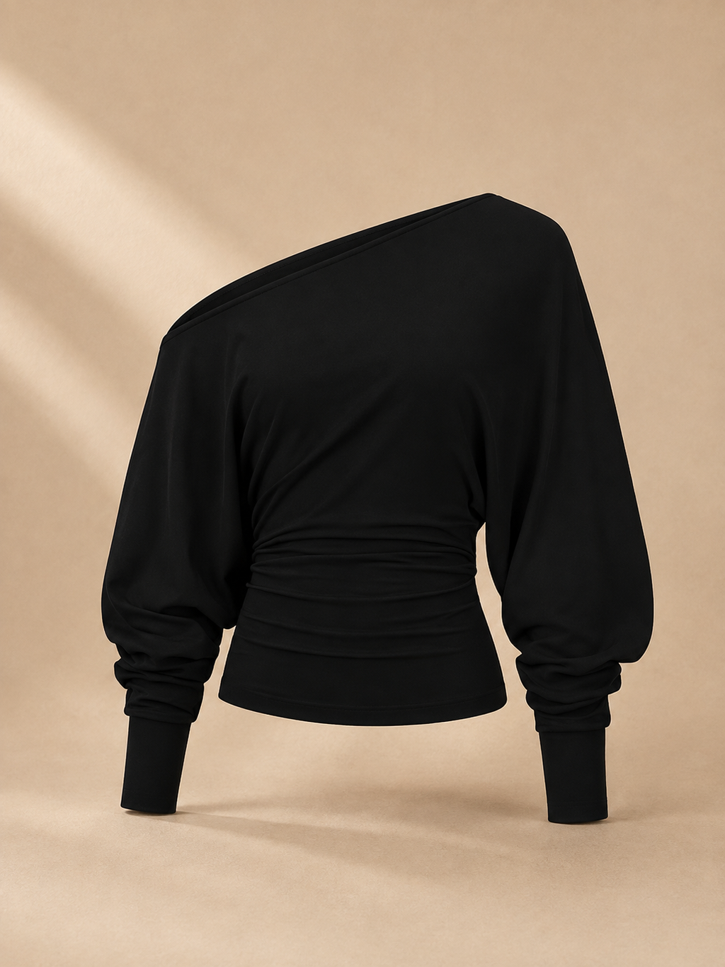 Belleora Solène™ – Top Asimétrico Fruncido Cut-Out