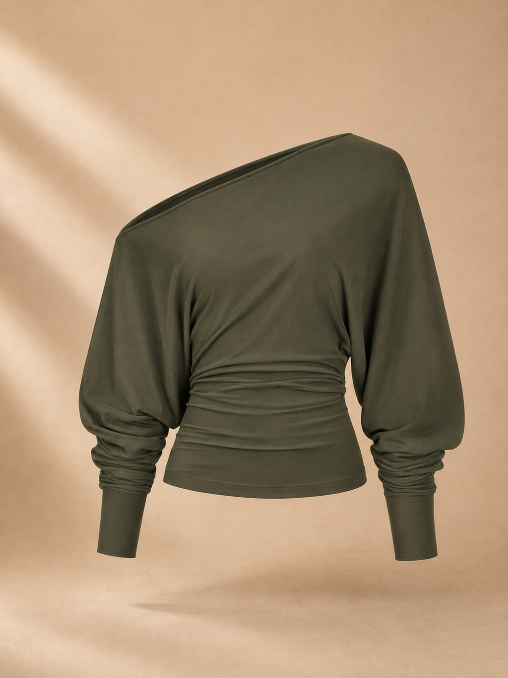 Belleora Solène™ – Top Asimétrico Fruncido Cut-Out