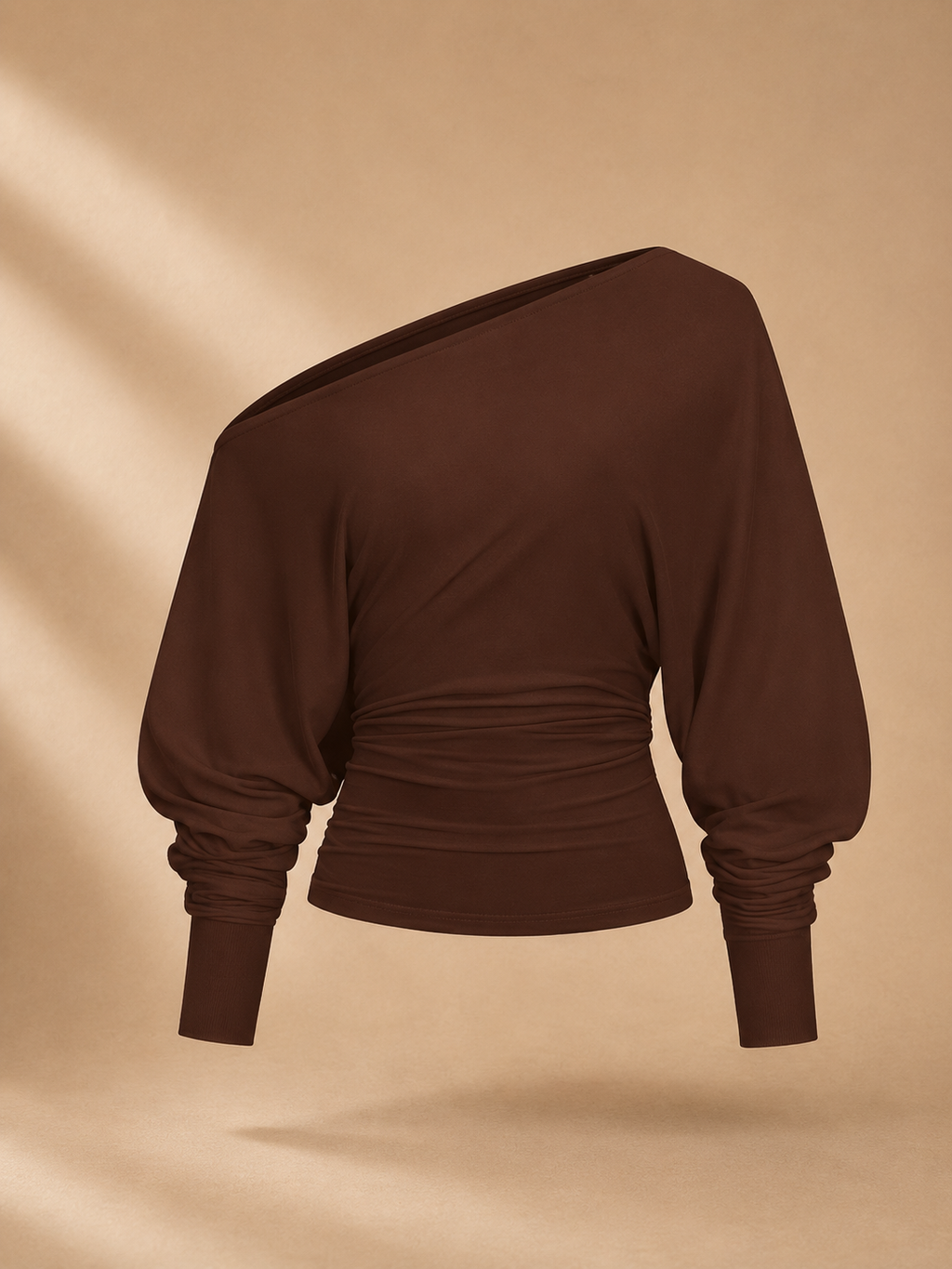Belleora Solène™ – Top Asimétrico Fruncido Cut-Out
