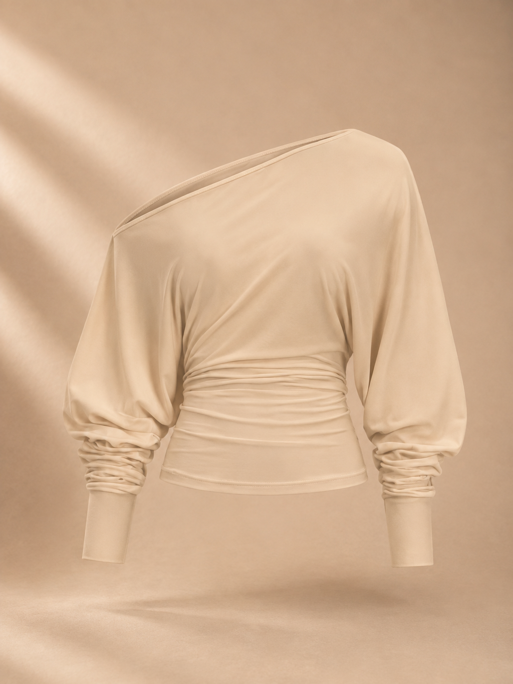 Belleora Solène™ – Top Asimétrico Fruncido Cut-Out