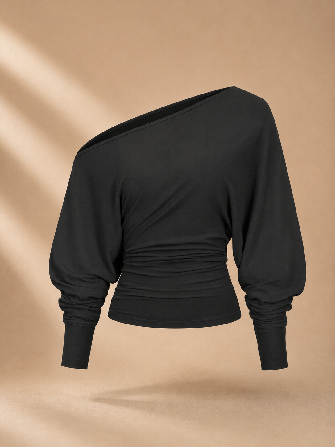 Belleora Solène™ – Top Asimétrico Fruncido Cut-Out