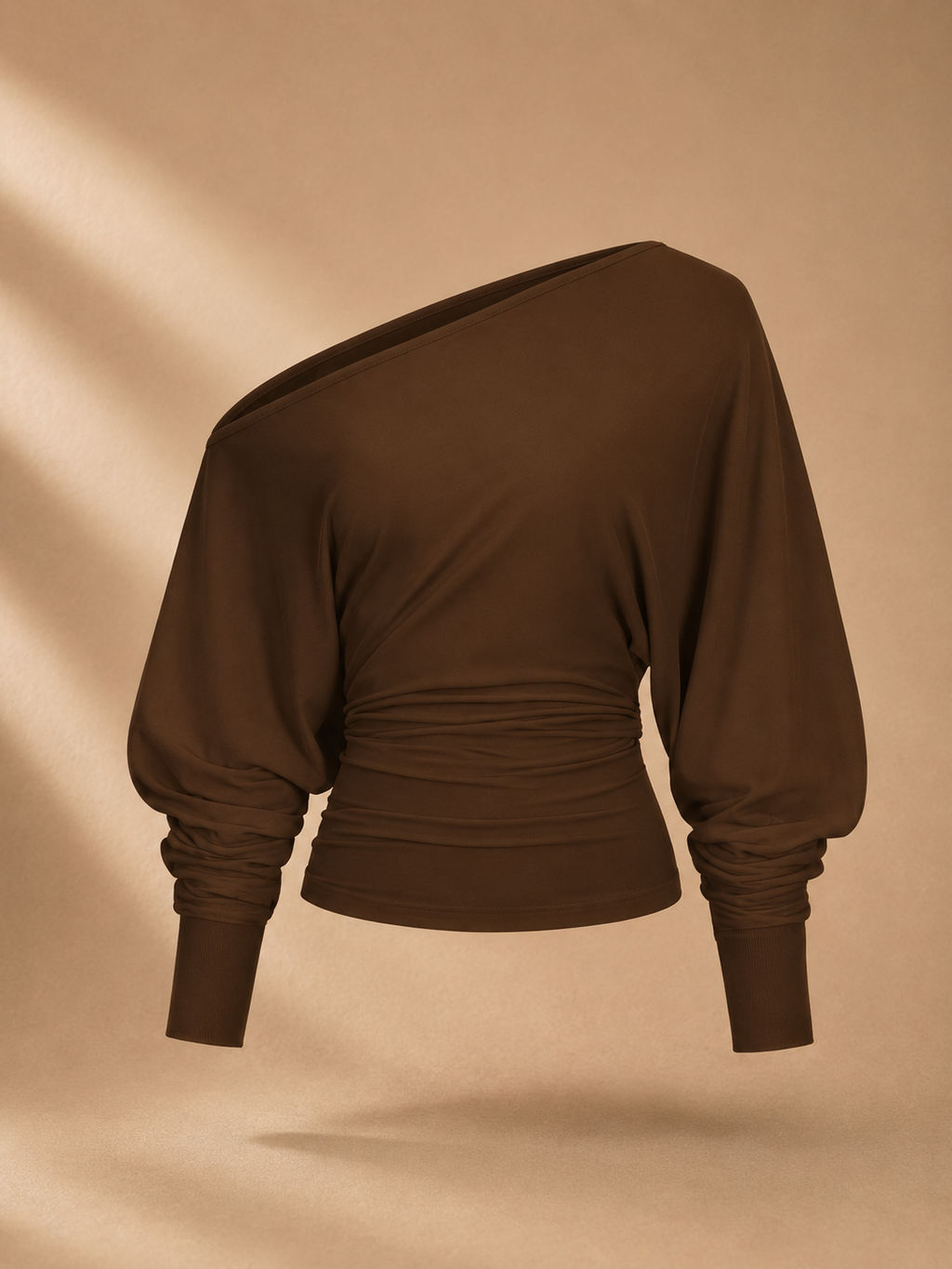 Belleora Solène™ – Top Asimétrico Fruncido Cut-Out