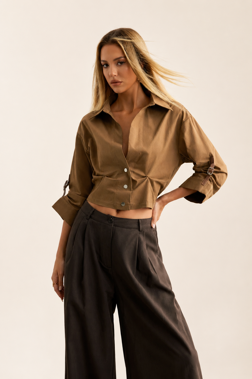 Belleora Colette™ – Camisa Fruncida de Manga Corta