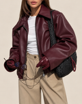 Belleora Bordeaux™ – Chaqueta Efecto Piel Burdeos
