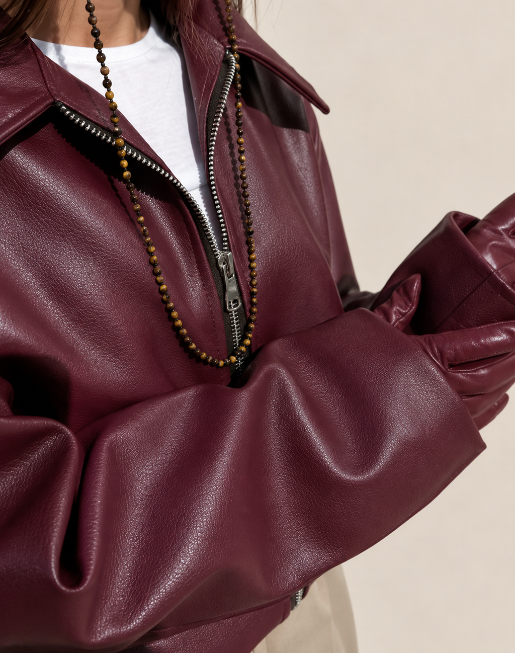 Belleora Bordeaux™ – Chaqueta Efecto Piel Burdeos