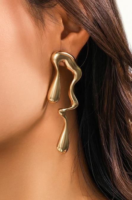 Belleora Aurélie™ – Pendientes Metálicos Asimétricos