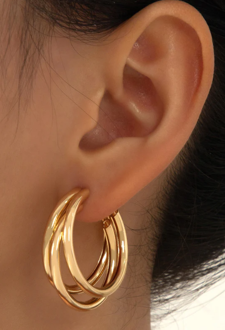 Belleora Tina™ – Pendientes Metálicos de Círculos Superpuestos