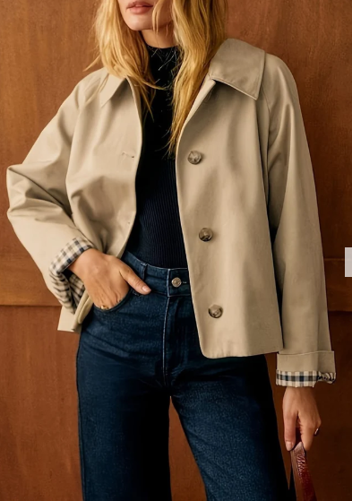 Belleora Camille™ – Chaqueta Caqui con Bolsillos en Contraste