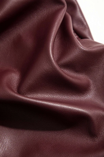 Belleora Amélie™ – Minivestido Fruncido Efecto Piel