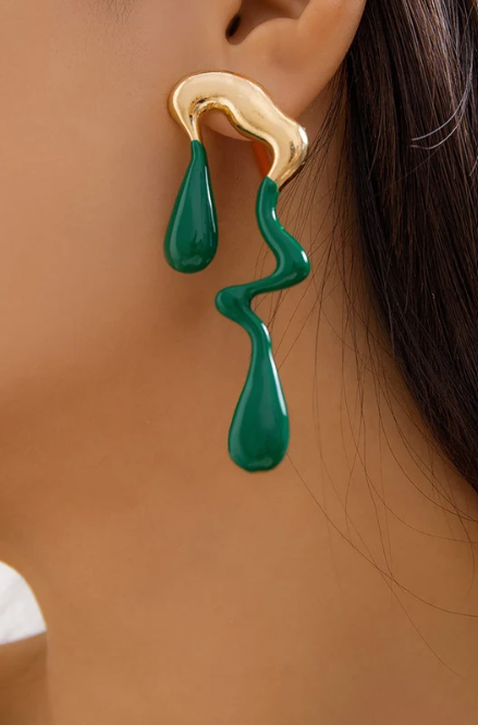 Belleora Aurélie™ – Pendientes Metálicos Asimétricos