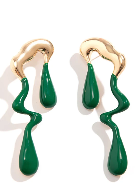 Belleora Aurélie™ – Pendientes Metálicos Asimétricos