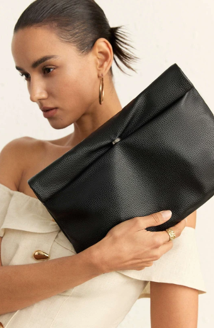 Belleora Victoire™ – Clutch de Efecto Piel